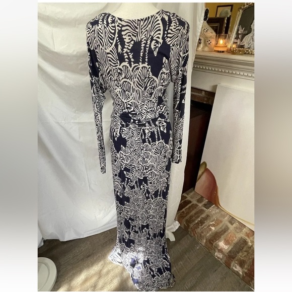 Lilly Pulitzer long sleeve zebra v neck dress - Picture 3 of 5